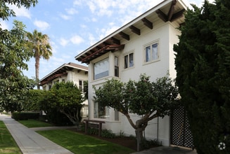 Building Photo - Downstairs Spacious Studio at the Charming...