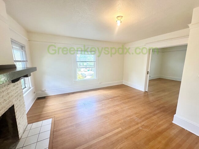 Building Photo - Gorgeous Top Level of Huge Craftsman House!