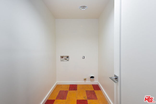 Building Photo - 12931 Valleyheart Dr