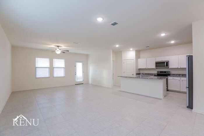 Building Photo - 35285 W San Capistrano Ave