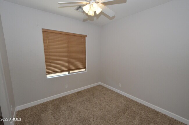 Building Photo - 4100 S Vineyard Ave