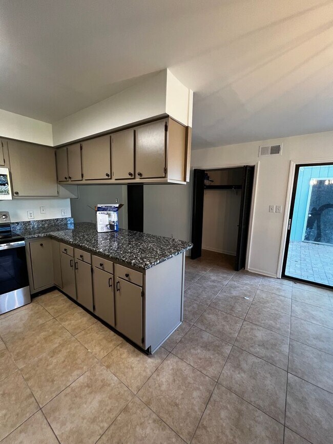 Building Photo - 2-Bedroom Rental on Ladies Island