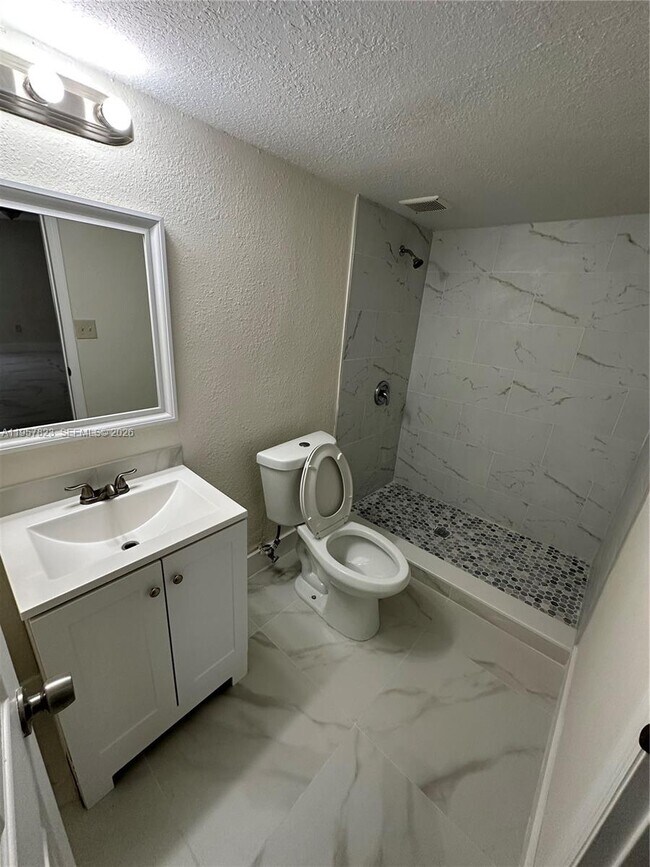 Building Photo - 4541 SW 41st St