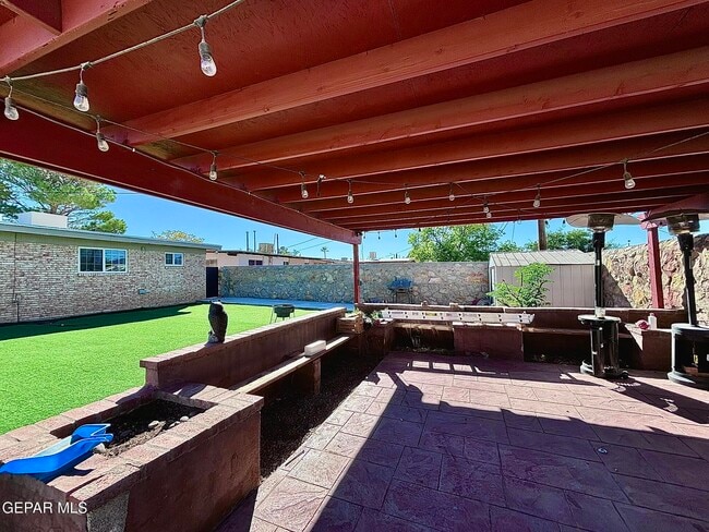 Building Photo - 10517 Tareyton St