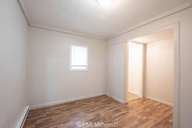 Building Photo - "Cozy 1-Bedroom Oasis in Greenfield – Perf...