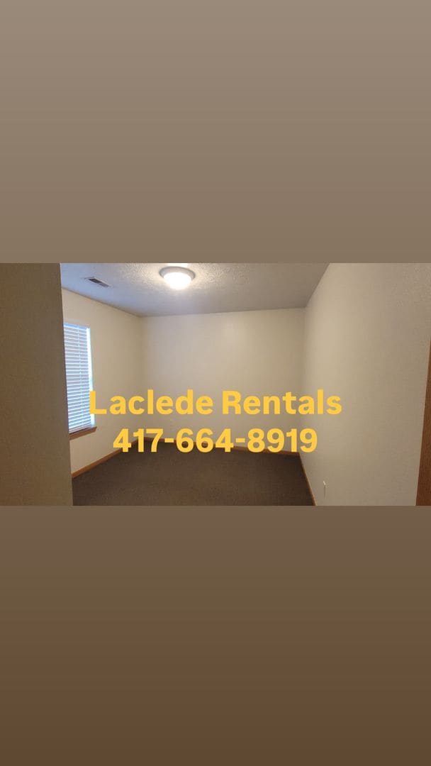 Building Photo - 3 BED 2  BATH DUPLEX