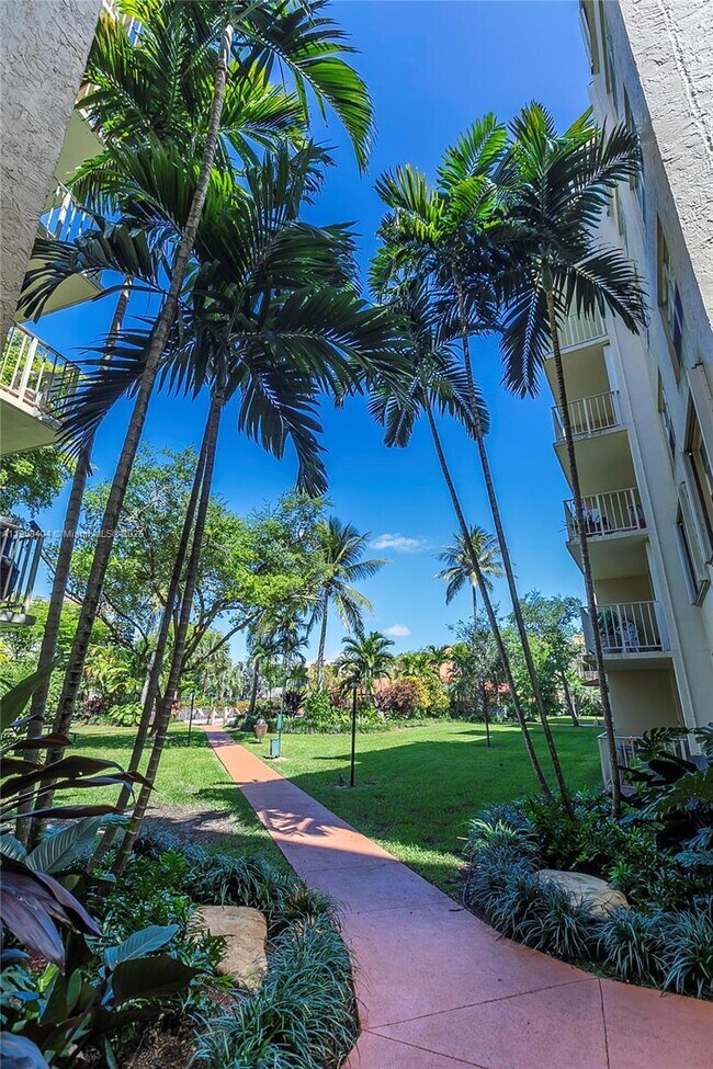 Building Photo - 13120 SW 92nd Ave