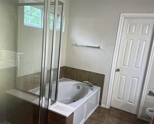 Building Photo - 1341 Beechwood Dr