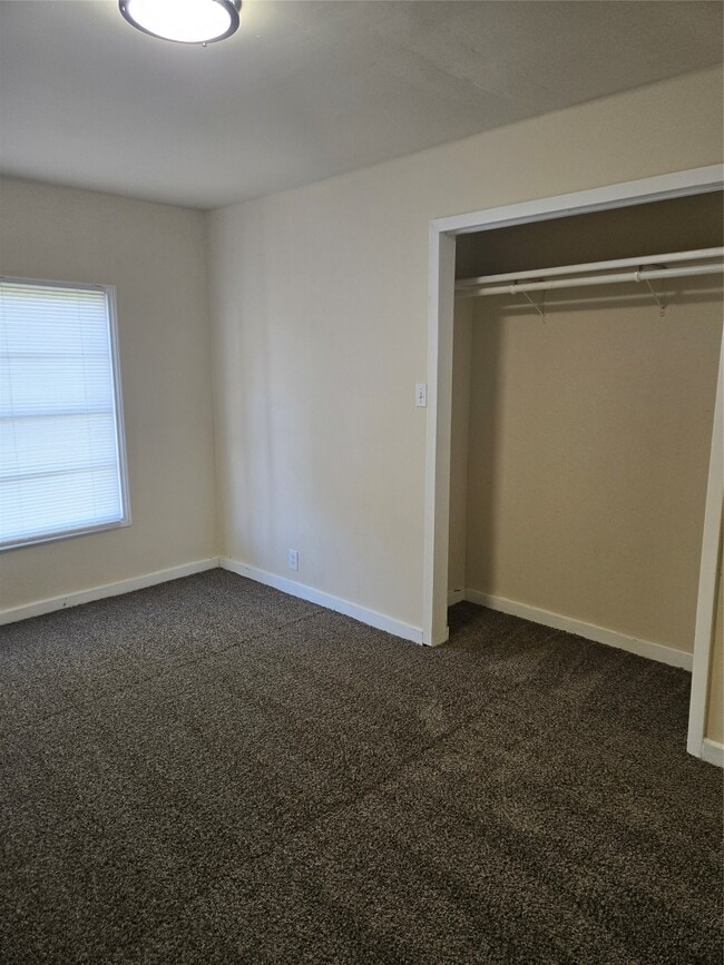 Building Photo - 2216 3rd St