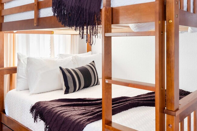 Building Photo - 6235 E Thunderbird Rd