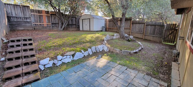 Building Photo - 2881 Acacia Way