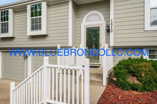 Building Photo - Check out this spacious home with thoughtf...