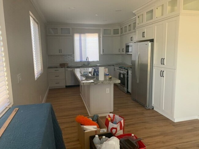 Building Photo - 183 Evergreen Ave