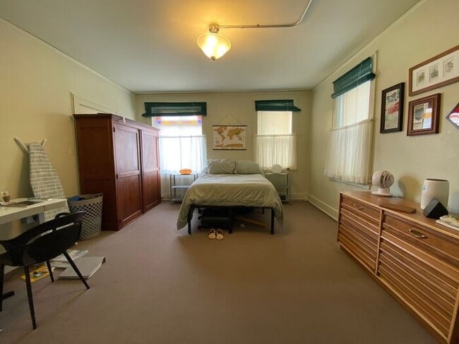 Building Photo - $1,500 | 2 Bedroom, 1 Bathroom 1st Floor Duplex | No Pets | Available for an August 11th, 2026 Mo...