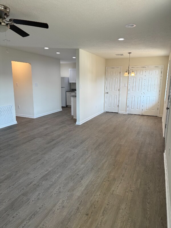 Building Photo - 2221 Oak Park Blvd