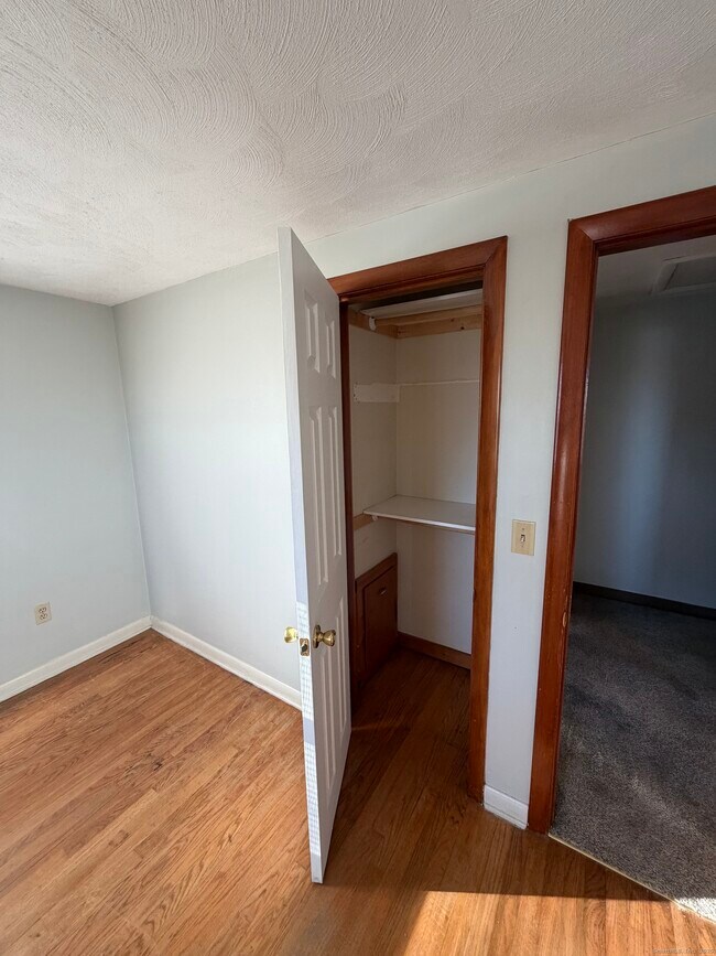 Building Photo - 10 Crown St