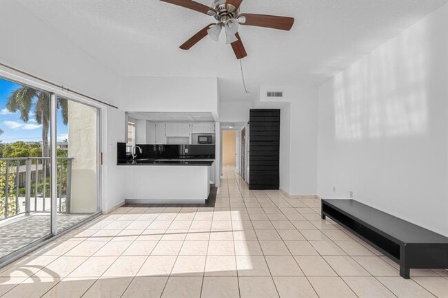 Building Photo - 1960 Marseille Dr