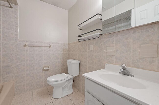 Building Photo - 82 Tuers Ave