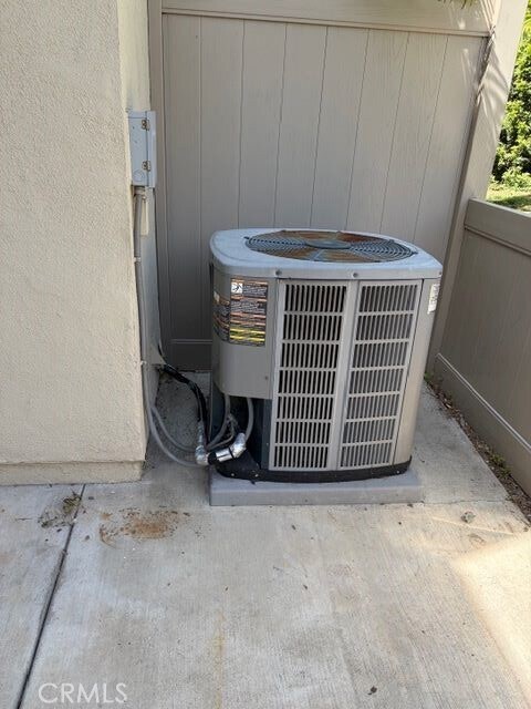 Building Photo - 5749 E Creekside Ave