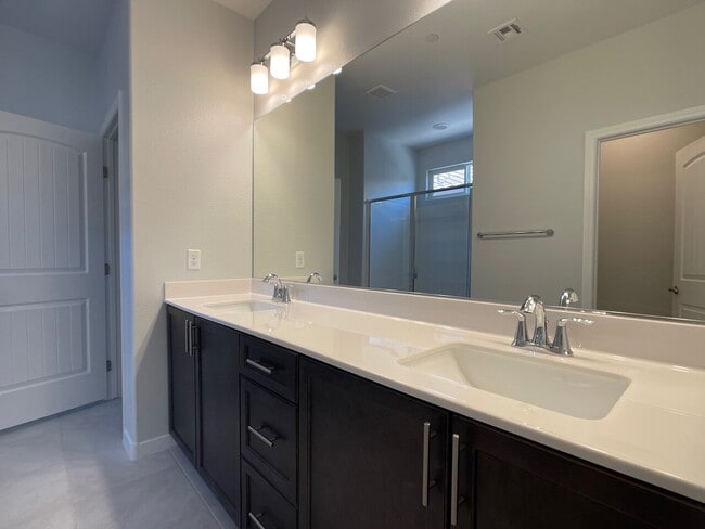Building Photo - 4 BED 2 BATH 2 CAR GARAGE SINGLE STORY SINGLE FAMILY HOME w/ PAVED BACKYARD IN CADENCE COMMUNITY,...