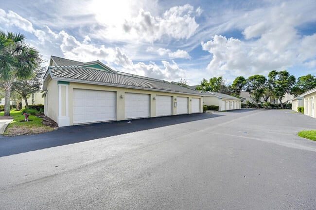 Building Photo - 4940 Cougar Ct S