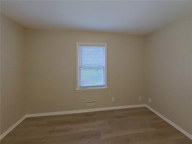 Building Photo - 7755 Eastwood Rd