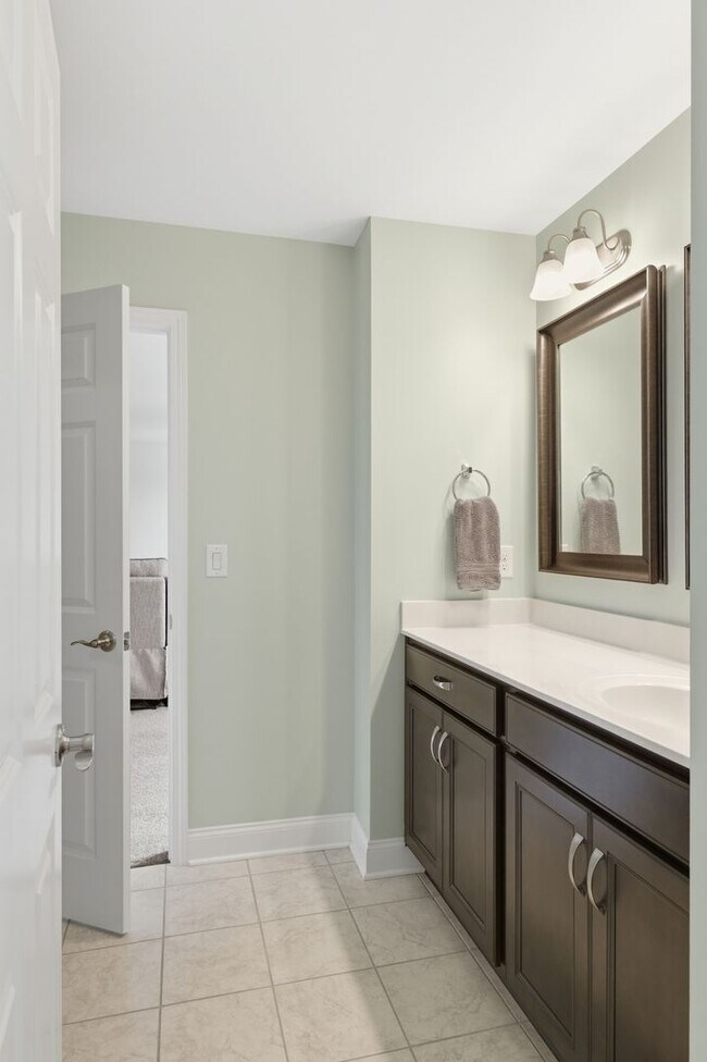 Building Photo - Luxury Executive Living in Sought-After Franklin Community