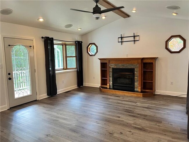 Building Photo - 329 Stoney Hollow Rd