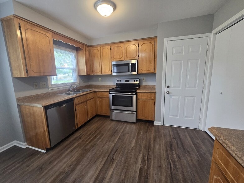 Building Photo - 204 Centennial Dr