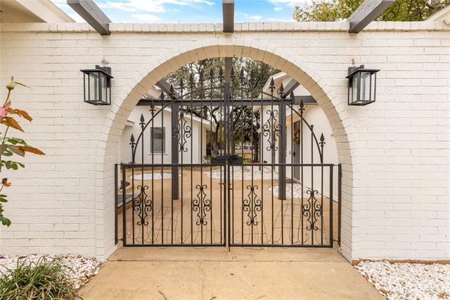 Building Photo - 301 Granada Calle St