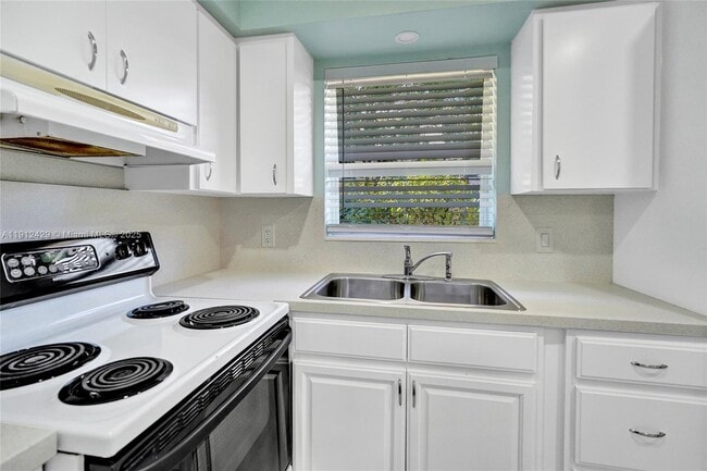 Building Photo - 720 SE 15th St