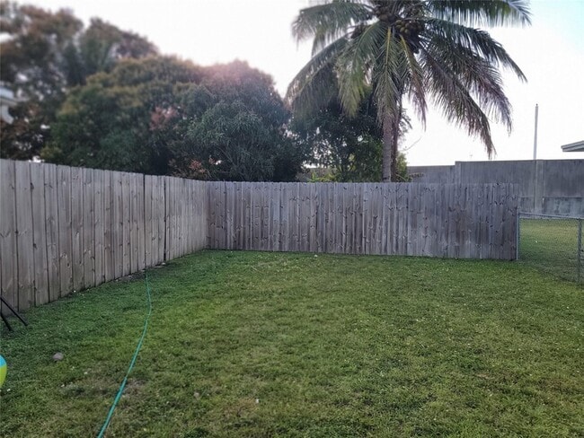 Building Photo - 410 SW 11th Ave