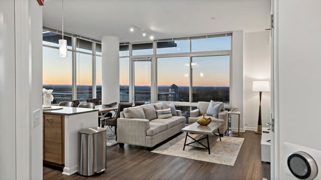 Building Photo - 1556 Spring Hill Rd