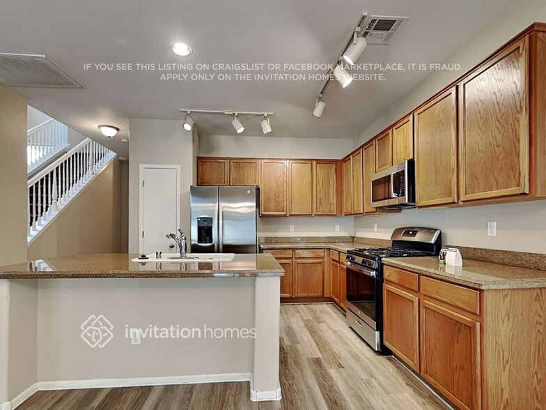 Building Photo - 9120 Blue Raven Ave