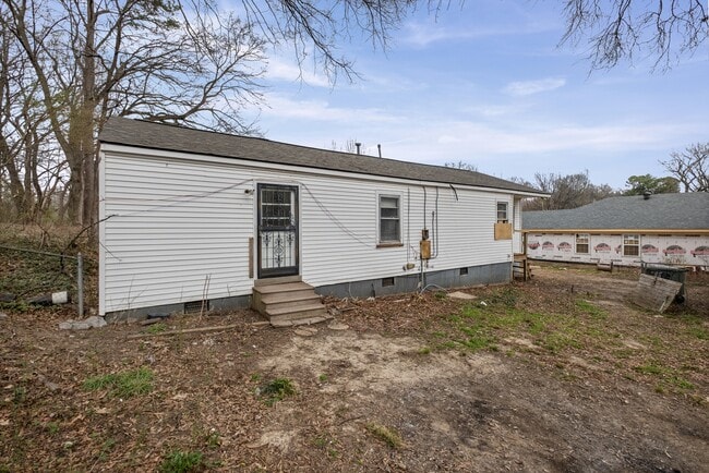 Building Photo - 2185 Slocum Ave