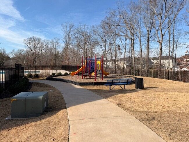 Building Photo - 400 Hazy Hls Ln