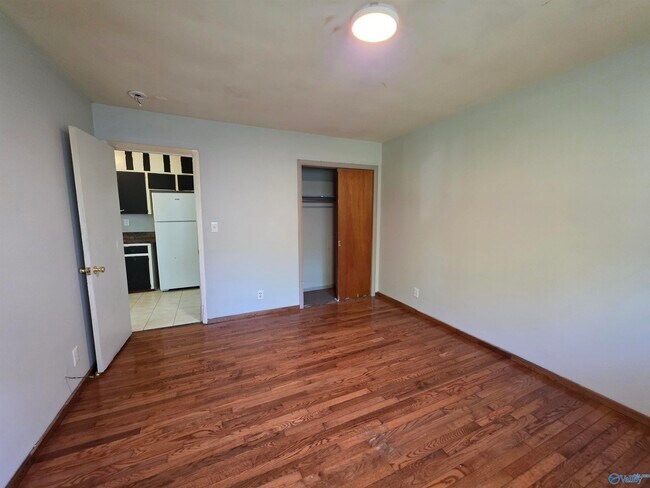 Building Photo - 905 Stevens Ct NE