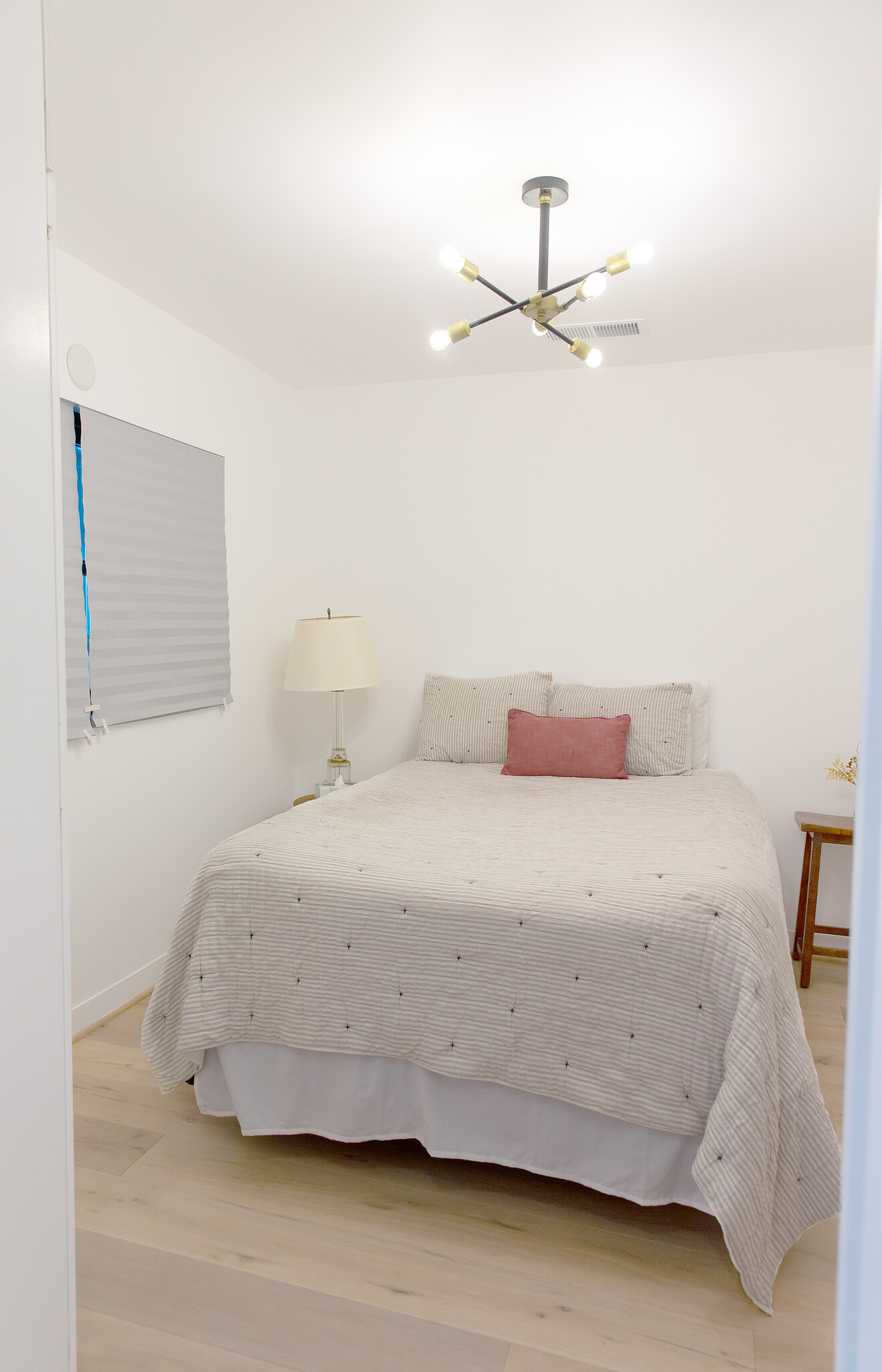 3 Bedroom - 511 E Balboa Blvd