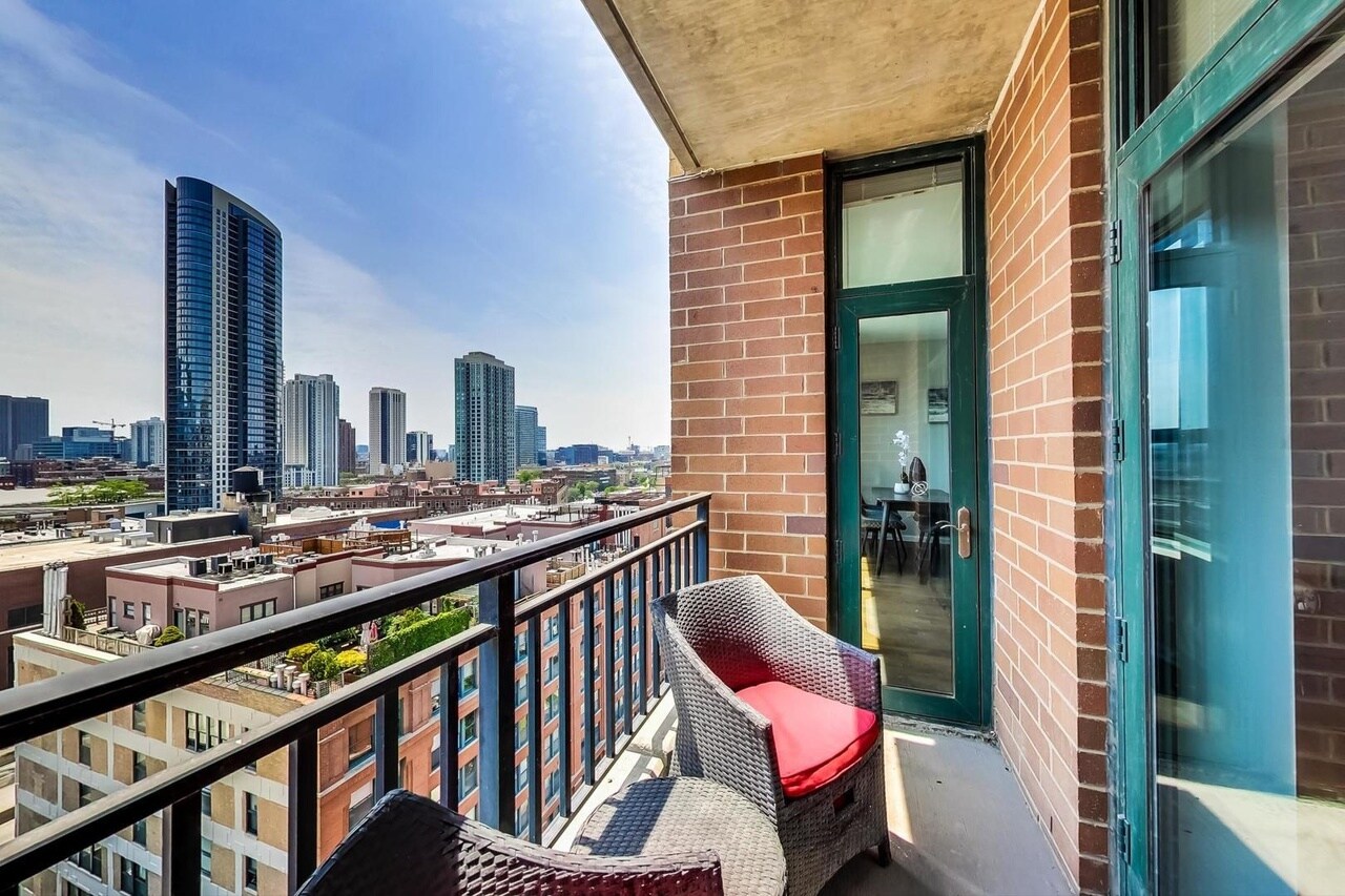 Balcony - 400 W Ontario St