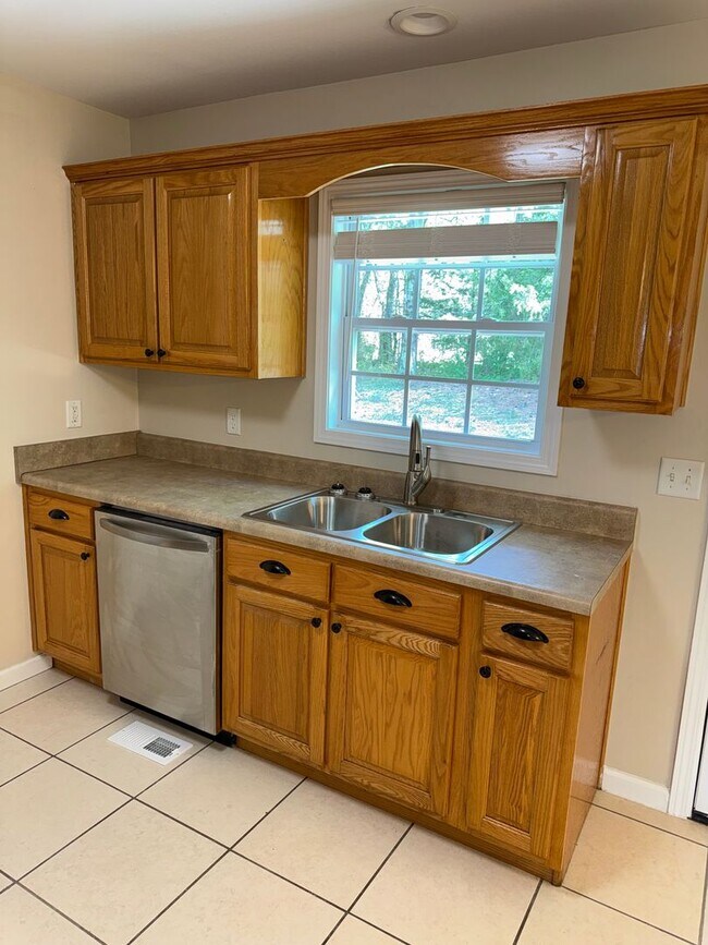 Building Photo - Newly Renovated 3-bedroom, 2 Bath Home with 1 Acre Lot!