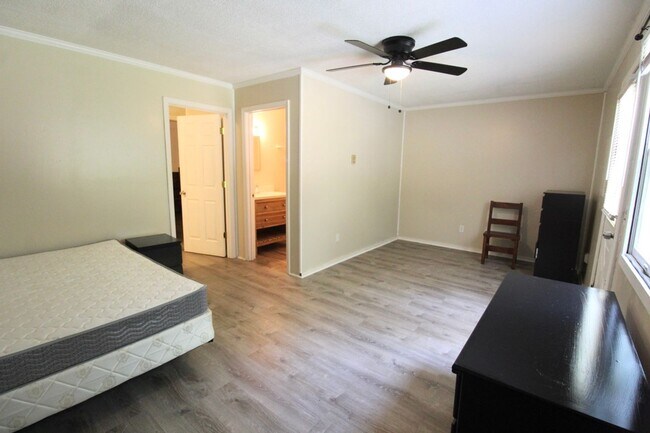 Building Photo - 1216 Mountain View Dr
