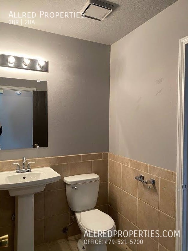 Building Photo - 1232 Wilson St