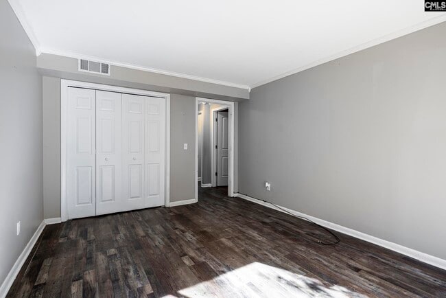 Building Photo - 251 Shoreline Dr