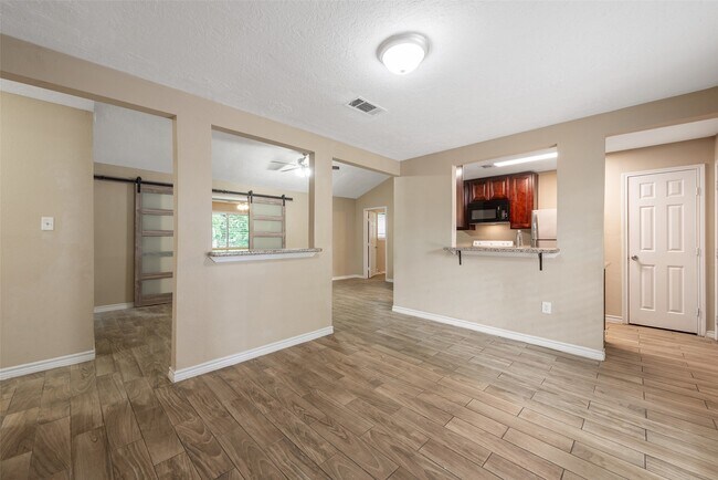 Building Photo - 7422 Oriole St