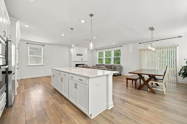 Building Photo - 2413 Abbot Hall Dr