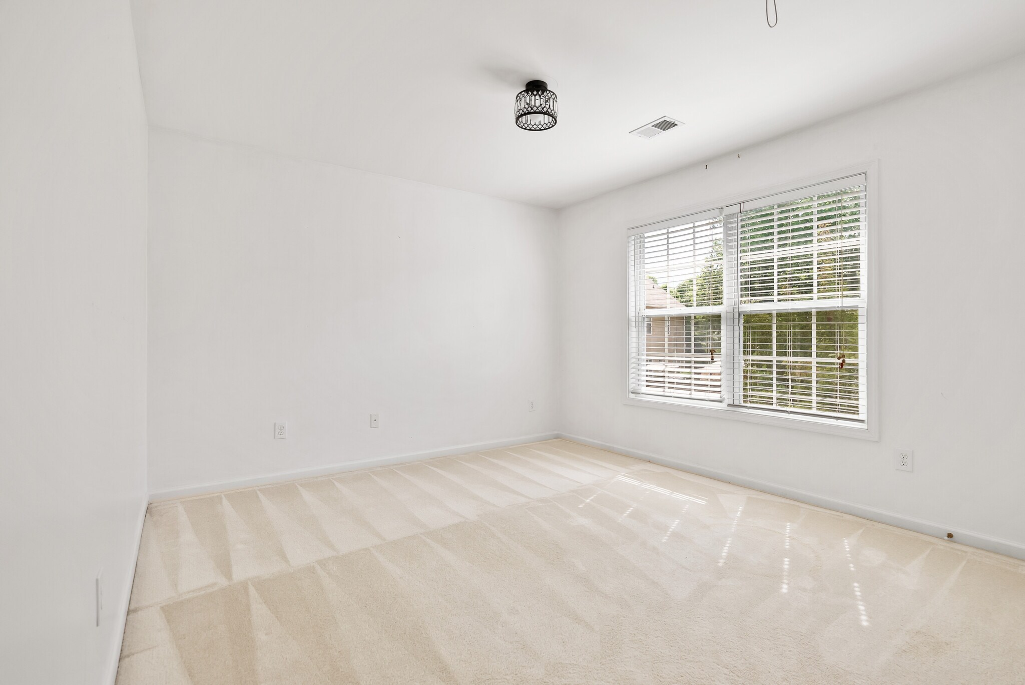 Building Photo - 847 Edgeley Ln