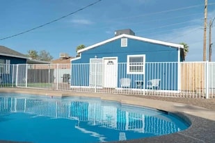 Building Photo - 1739 E Granada Rd