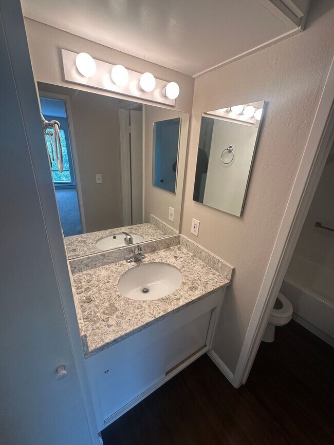 Building Photo - Watergate One Bedroom
