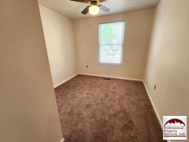 Building Photo - Charming 3br/1.5ba Townhome Updated, Convenient, And Move In Ready