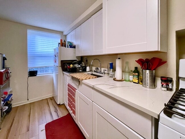 Building Photo - 209 Ogden Ave.